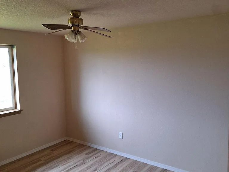 685 E Rolling Hills Dr — Photo 9