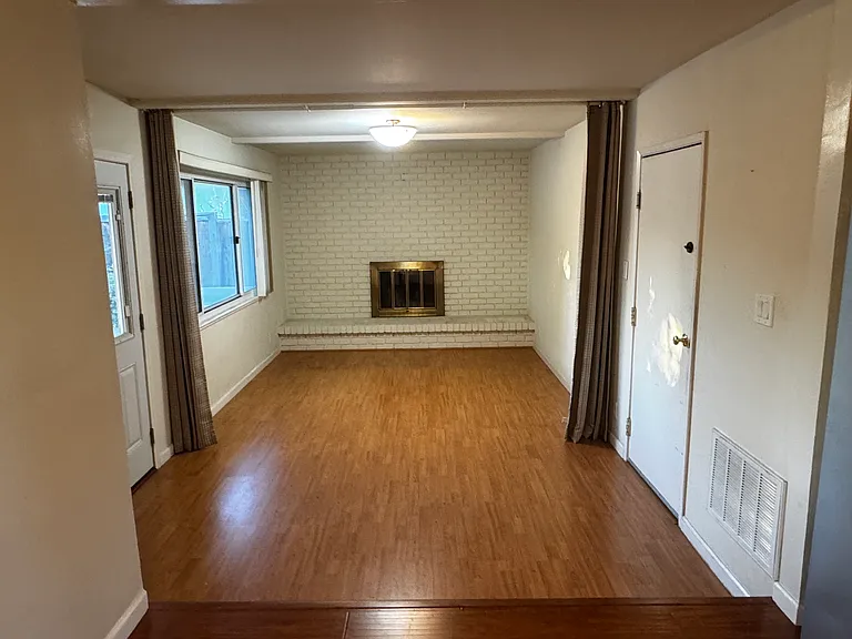 41685 Gifford St — Photo 13