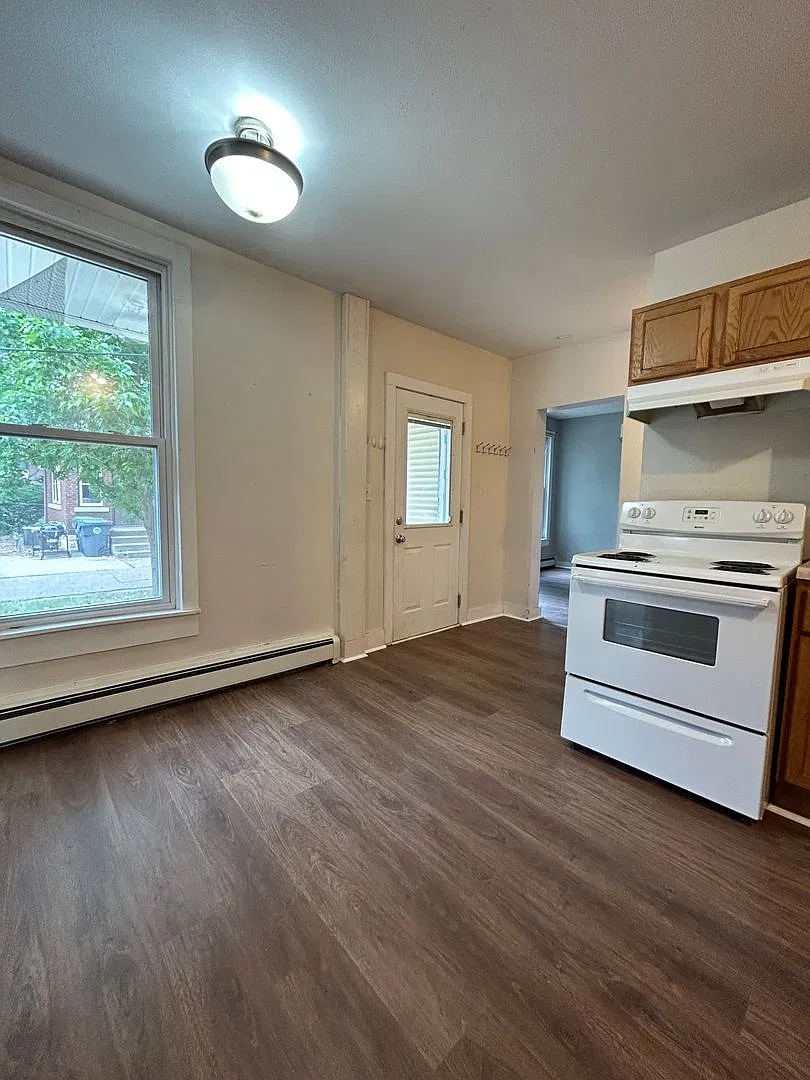 3 Bedroom Apartment Near UW-La Crosse with Off-Street Parking — Photo 1