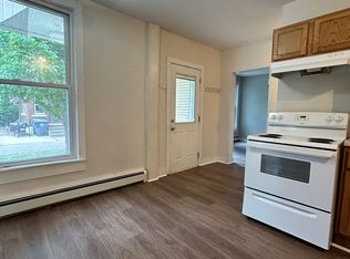3 Bedroom Apartment Near UW-La Crosse with Off-Street Parking, La Crosse, WI 54601