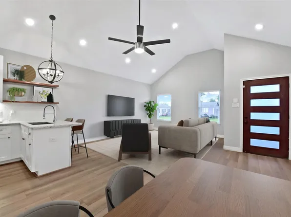 411 E 37th Street, Houston, TX 77018