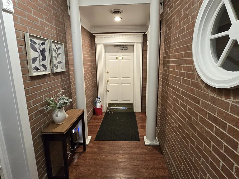 216 S Spring St — Photo 20