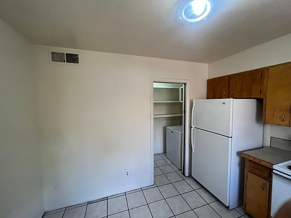 4th image of 545 Palomas Dr SE