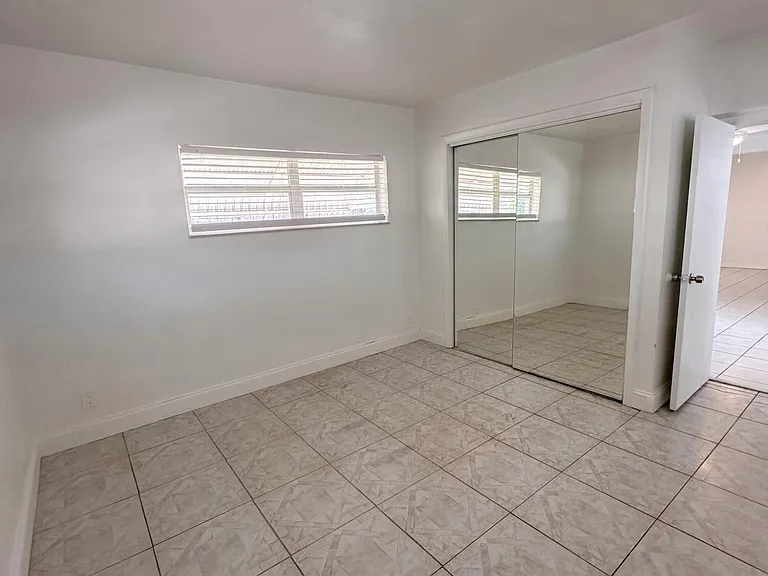 100 NW 52nd St — Photo 16