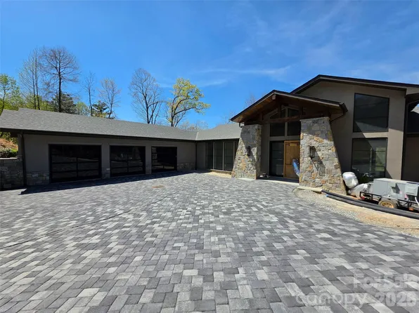 87 Misty Valley Pkwy, Arden, NC 28704