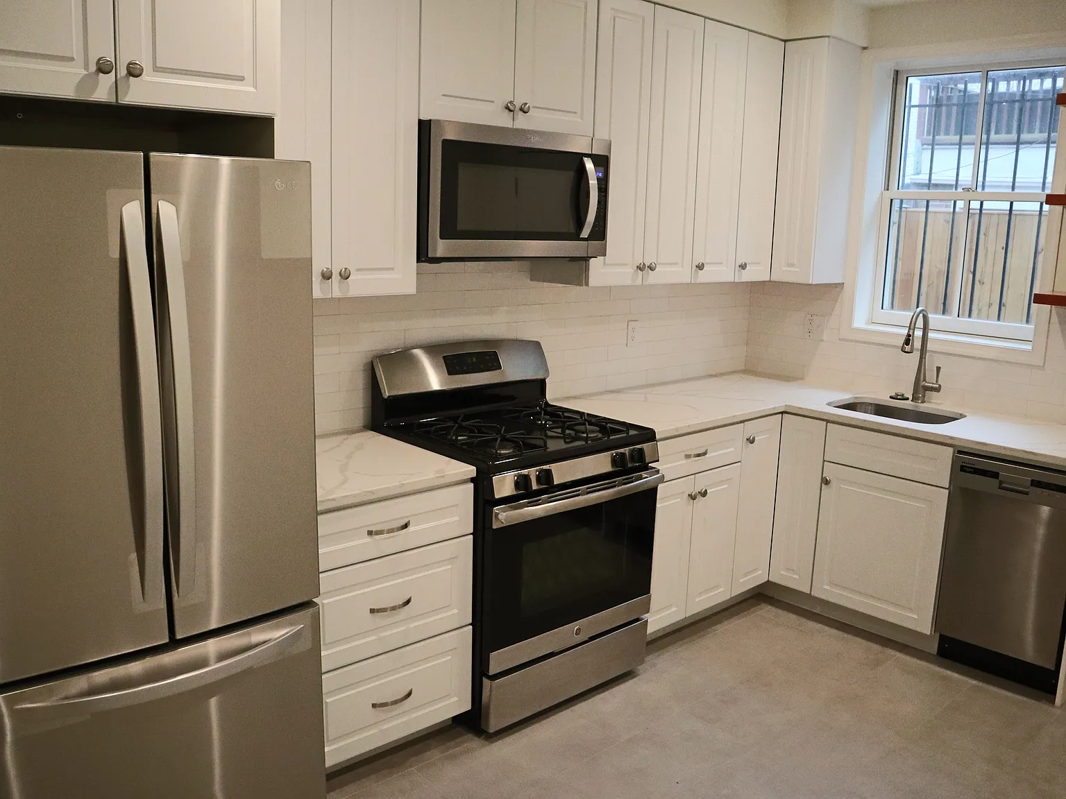 3 bed, 2.5 bath, 1476 sqft, $3,900 — Photo 3