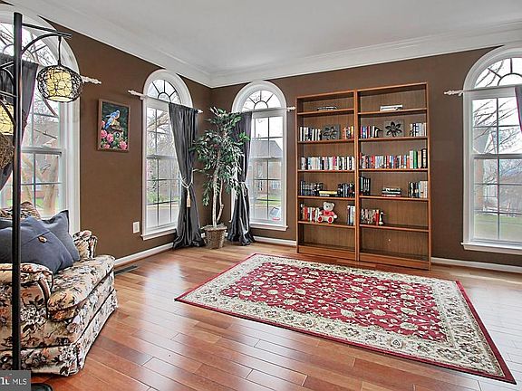 5th image of 42669 Silverthorne Ct
