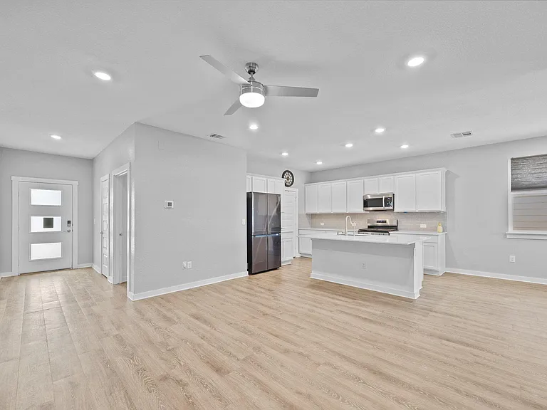 129 Cupreata Ln — Photo 3