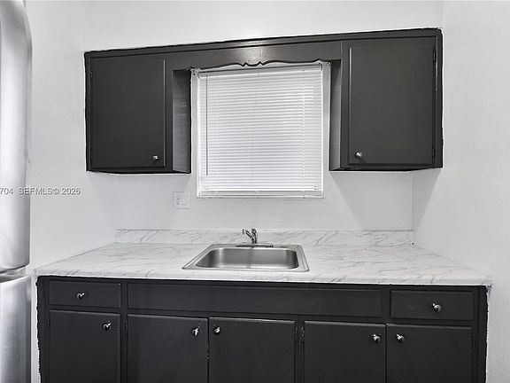 5th image of 515 NE 150th St APT 1