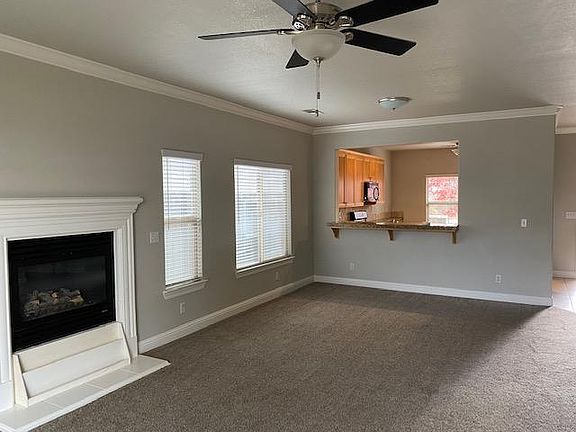 Great Room w/fireplace