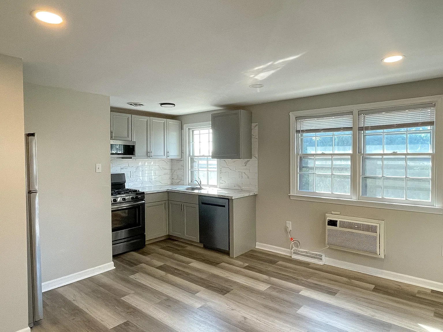 2 bed, 850 sqft, $1,375 — Photo 2