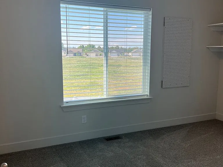835 S 2380 W — Photo 36