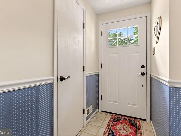 4th image of 77 Dorchester Cir