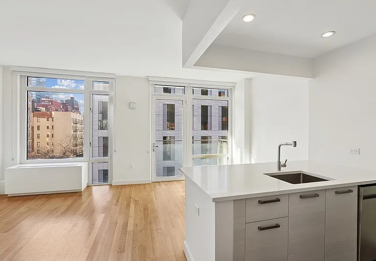 501 E 74th St #3D — Photo 1