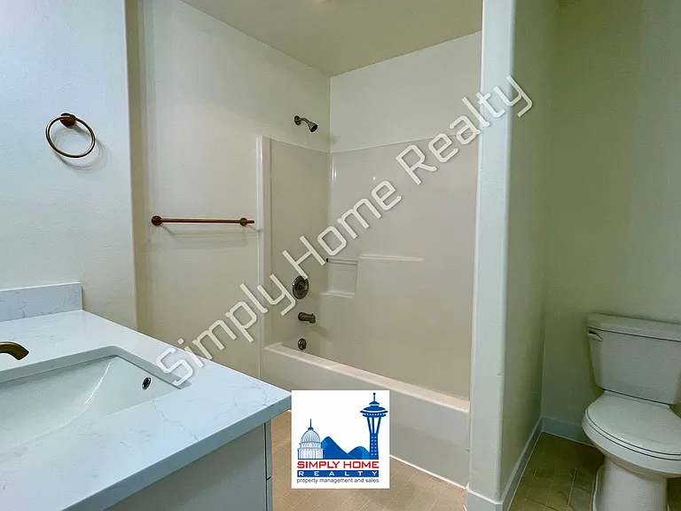 3 bed, 2.0 bath, 1234 sqft, $2,650 — Photo 7