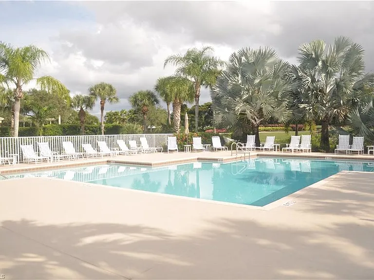 1570 Winding Oaks Way #201 — Photo 32