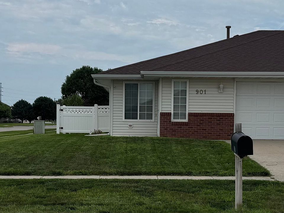 1st image of 901 Janet Ln