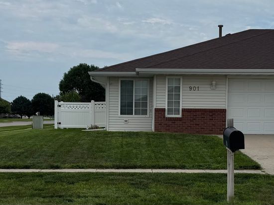901 Janet Ln, Norfolk, NE 68701