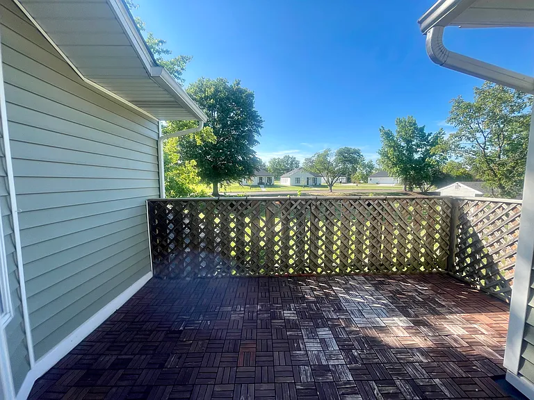 190 W Green Meadows Rd — Photo 7