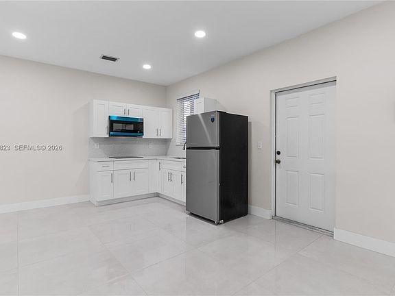 5th image of 559 NW 2nd St #B