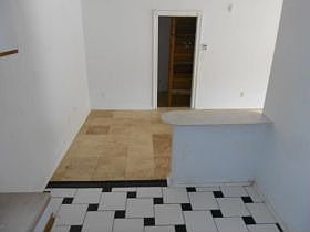 4th image of 1052 Capitol Blvd