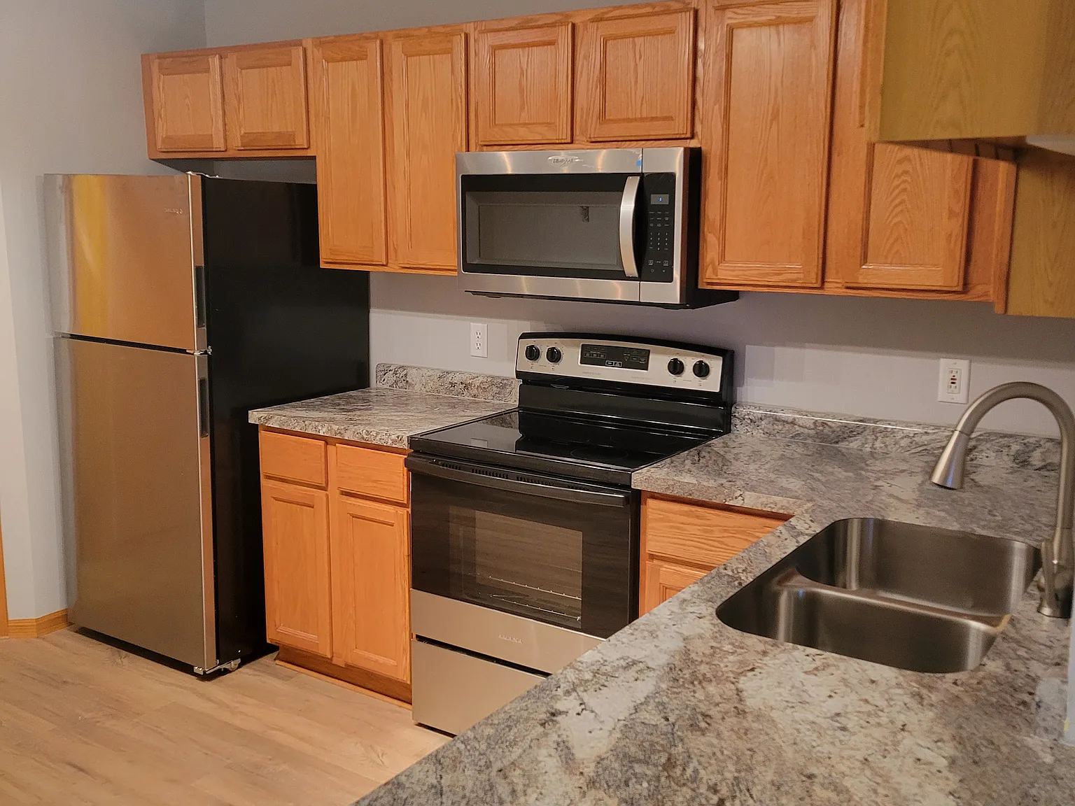 2 bed, 1.5 bath, 1340 sqft, $1,950 — Photo 2