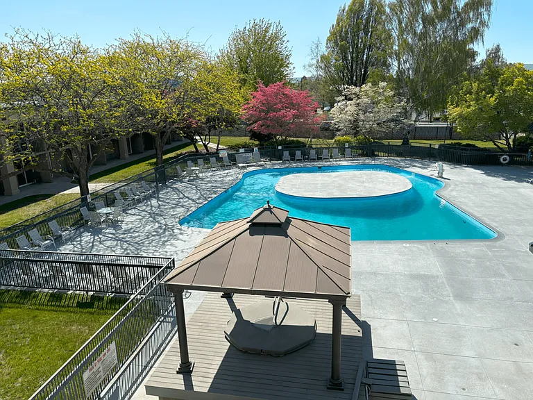 9 North — Photo 12