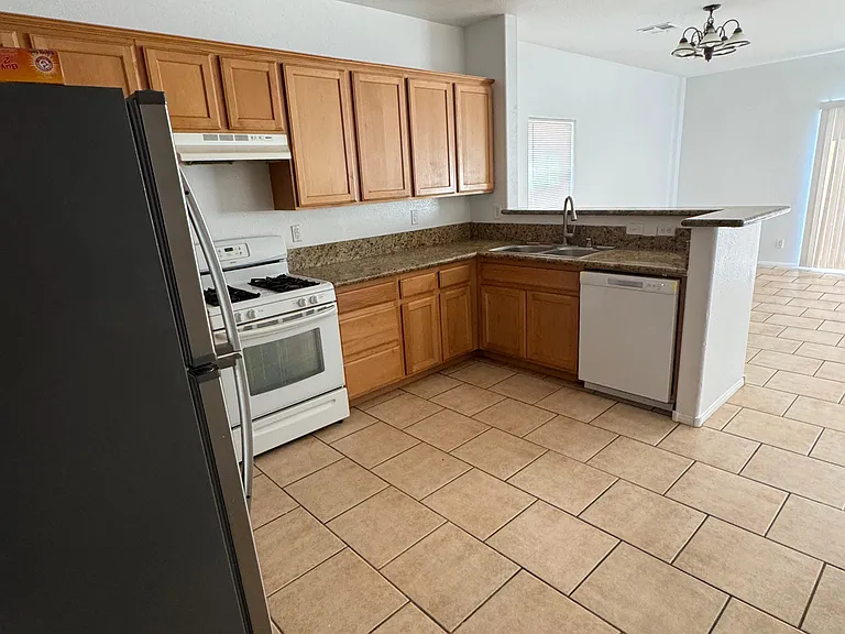 3835 Macedonia Ave — Photo 16