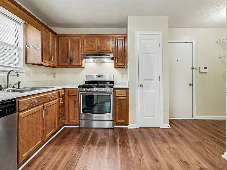 7134 Hazelwood Dr — Photo 10