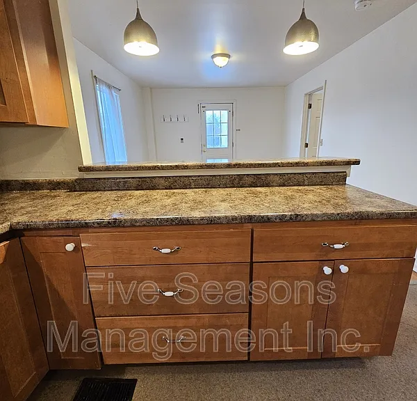 432 Colchester Ave — Photo 6