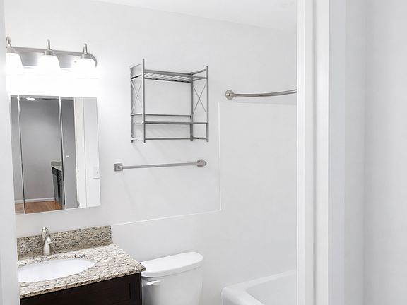 4th image of 814 12th Ave SE #116