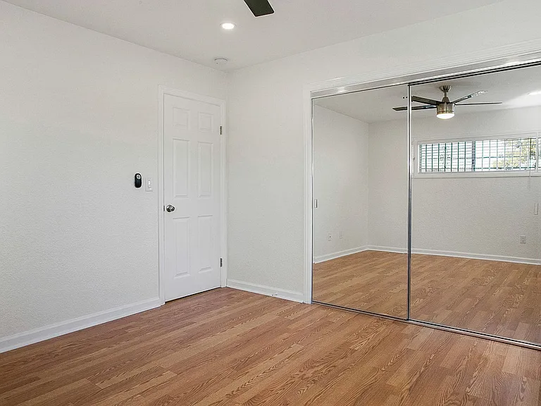 Linden Avenue Triplex — Photo 10