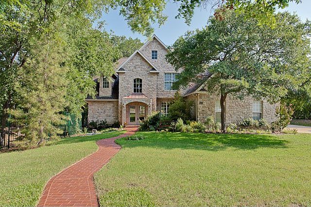 1st image of 221 Rushcreek Dr