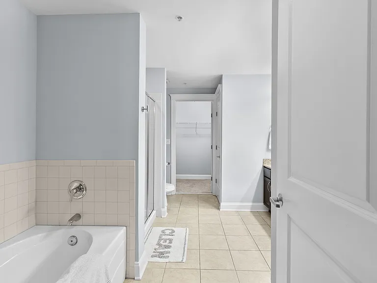 222 Glenwood Ave — Photo 8