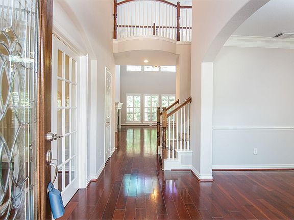 3rd image of 123 E French Oaks Cir