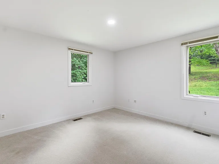 882 Coachway — Photo 24