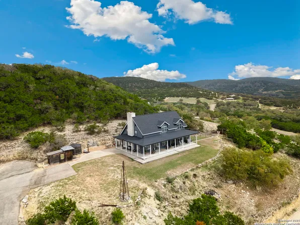 225 Vista South, Pipe Creek, TX 78063