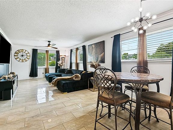 5th image of 2545 Holiday Dr