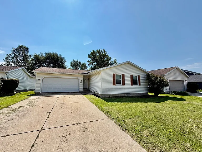 2832 Rutherford Dr — Photo 1