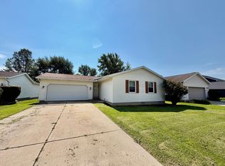 2832 Rutherford Dr, Bloomington, IL 61705
