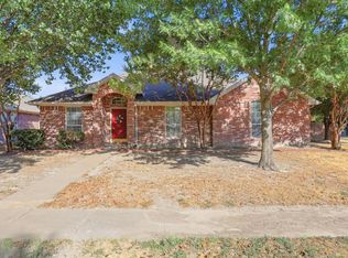 100 Oak Hollow Ln, Red Oak, TX 75154