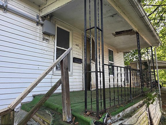 2nd image of 607 East Ave