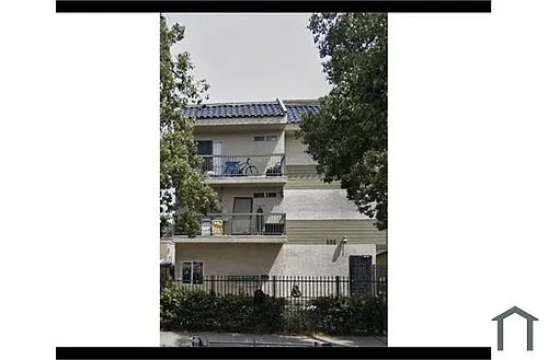 558 N Alexandria Ave Photo 1