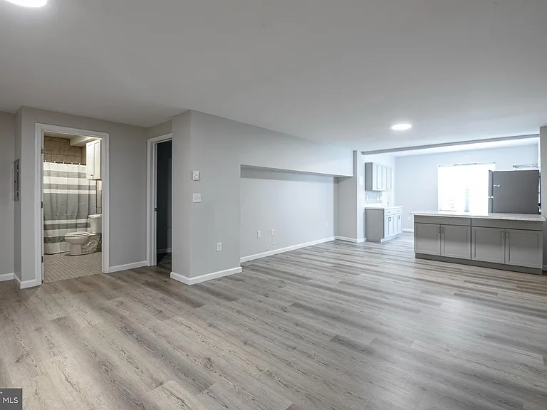 419 Woodward St #4 — Photo 3