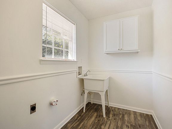 5th image of 12125 Essex Pl