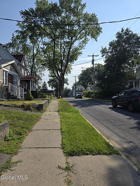 3rd image of 40 Frost Place