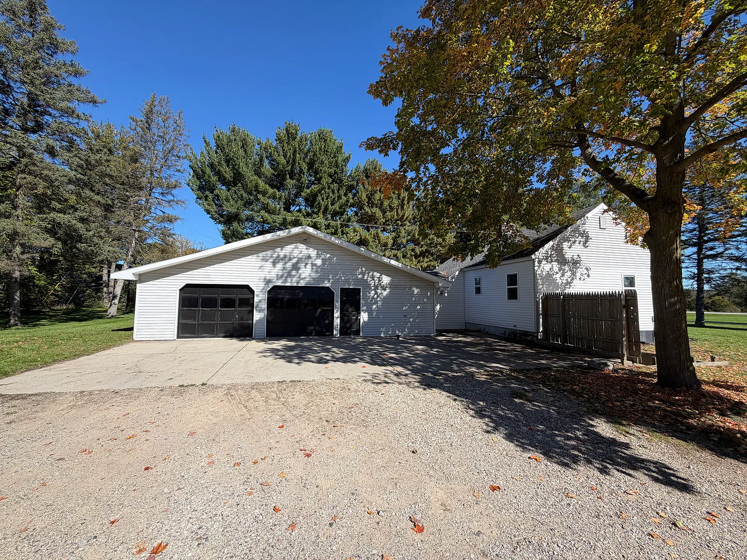 4 bed, 1800 sqft, $2,500 — Photo 3