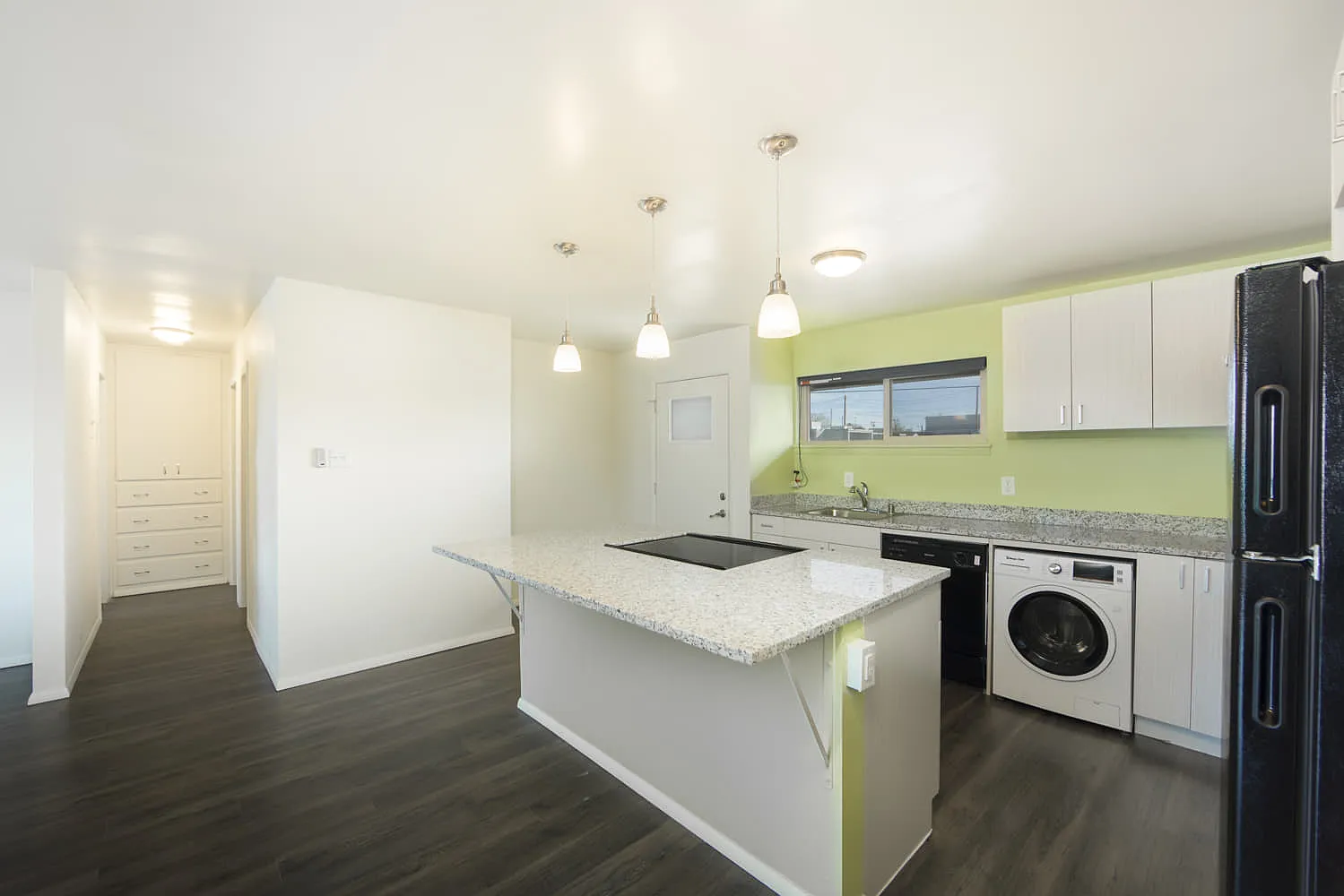 Q @ Uptown — Photo 4