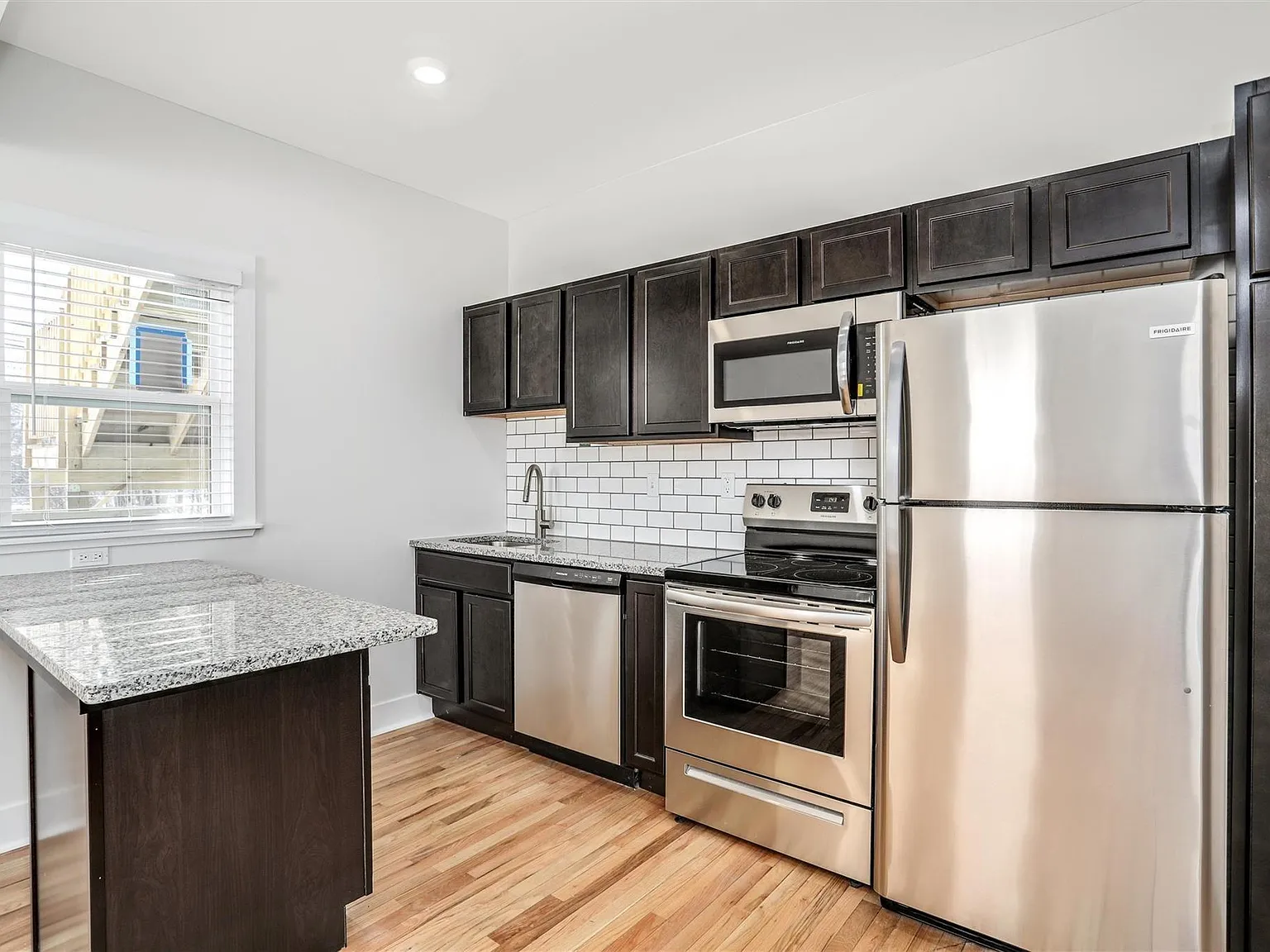 1 bed, 1.0 bath, 575 sqft, $1,200 — Photo 2