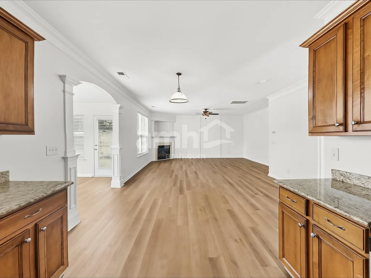 4 bed, 2.5 bath, 2680 sqft, $2,610 — Photo 4